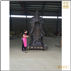 學(xué)?？鬃咏虒W(xué)雕塑